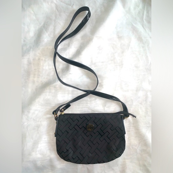 Tommy Hilfiger Handbags - Tommy Hilfiger Crossbody Bag